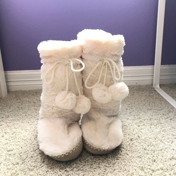 old navy fuzzy boots